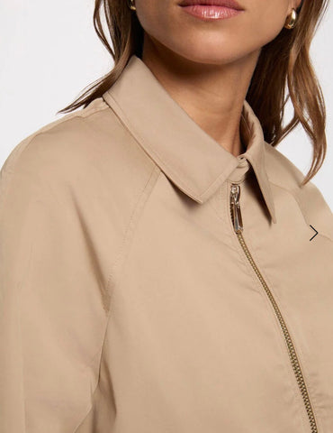 CHAQUETA CORTA BEIGE