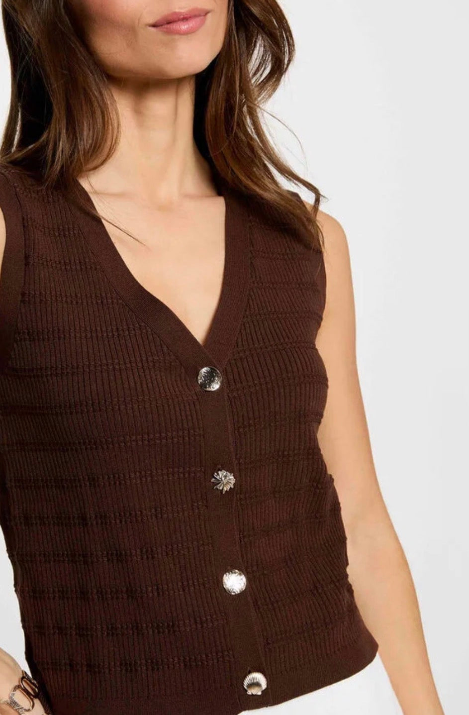 CHALECO PUNTO MARRON CHOCOLATE