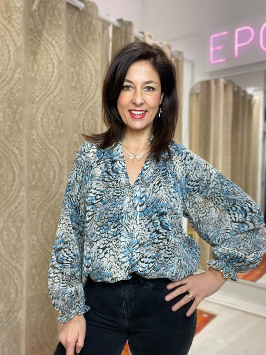 BLUSA ESTAMPADA AZULES Y NEGROS