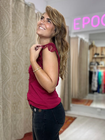 TOP MARIA BURDEOS