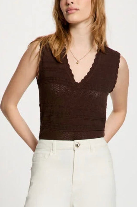 TOP PUNTO MARRON BROCADO