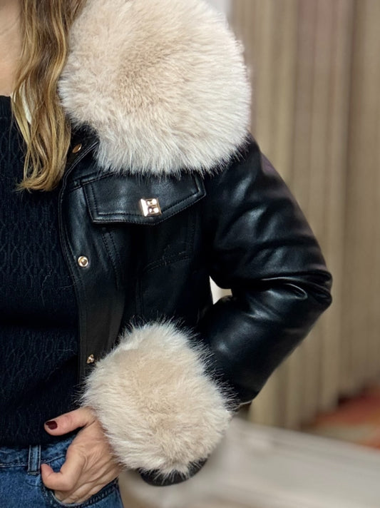 CAZADORA XANIA PELO NEGRA