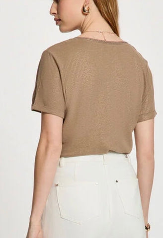 CAMISETA TOPO CUELLO PICO